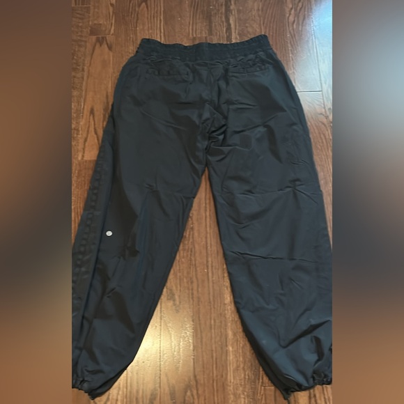 Lululemon track pants with side paneling - Picture 2 of 3